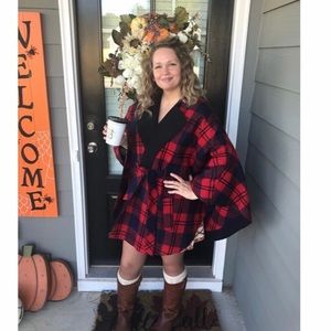 Draper James Georgia Plaid Cape. Size M/L